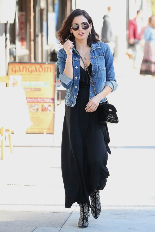 JENNA DEWAN Out for Lunch at Joan’s on Third in Studio City 01/23/2019
