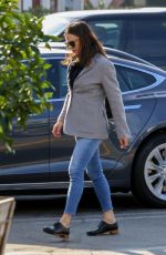 JENNIFER GARNER at Brentwood Country Mart 01/28/2019