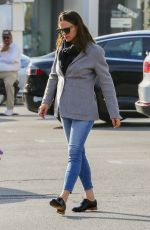 JENNIFER GARNER at Brentwood Country Mart 01/28/2019