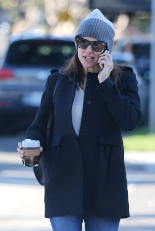 JENNIFER GARNER Out and About in Santa Monica 01/23/2019