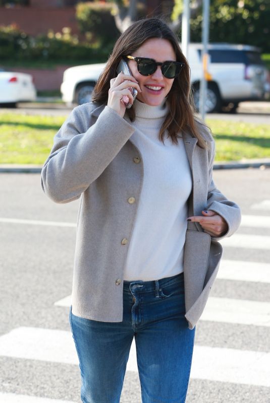JENNIFER GARNER Out in Brentwood 01/09/2019