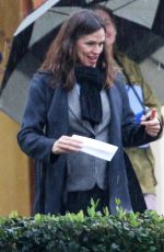 JENNIFER GARNER Out in Los Angeles on a Rainy Day 01/15/2019