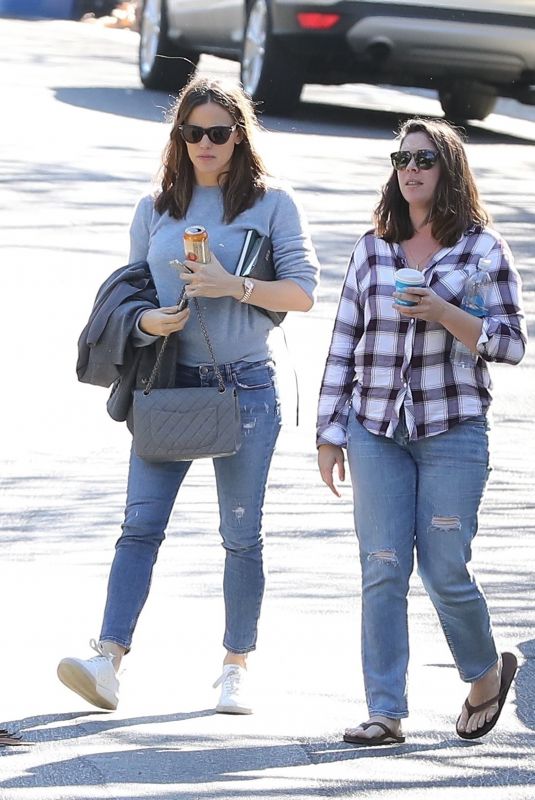 JENNIFER GARNER Out with a Friend in Los Angeles 01/21/2019