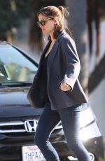 JENNIFER GARNER Picks Up Her Kids from School in Santa Monica 01/30/2019