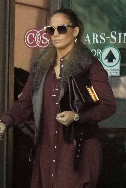 JENNIFER LOPEZ Leaves Cedars-sinai in Beverly Hills 01/10/2019