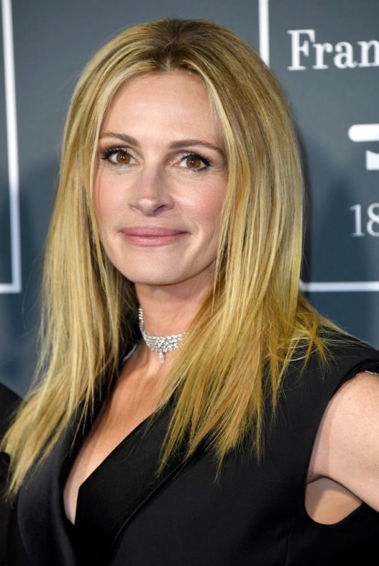 JULIA ROBERTS at 2019 Critics’ Choice Awards in Santa Monica 01/13/2019