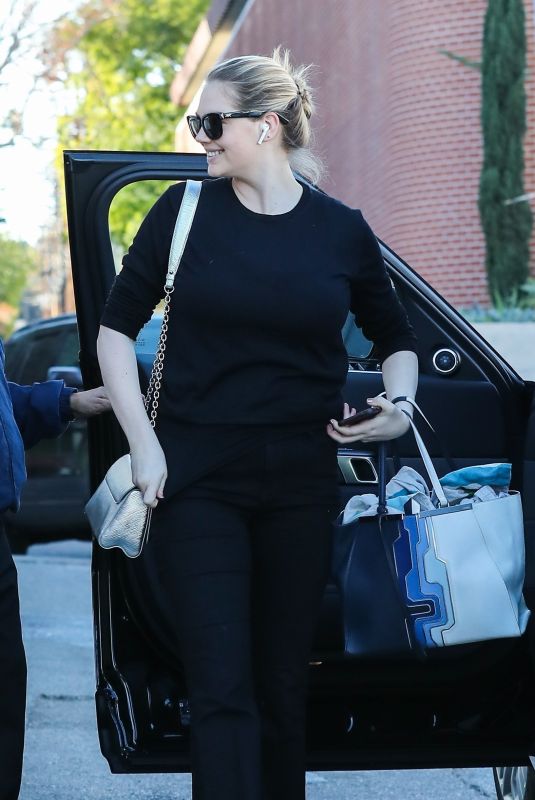 KATE UPTON Out and About in Santa Monica 01/03/2018