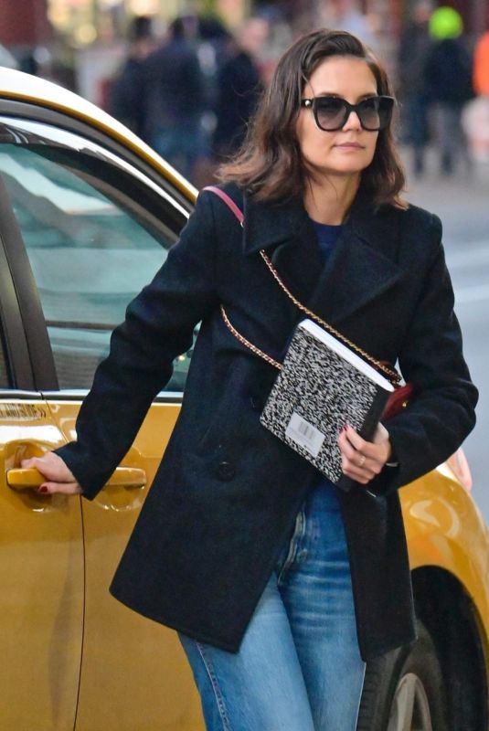 KATIE HOLMES Leaves a Taxi in New York 01/14/2019