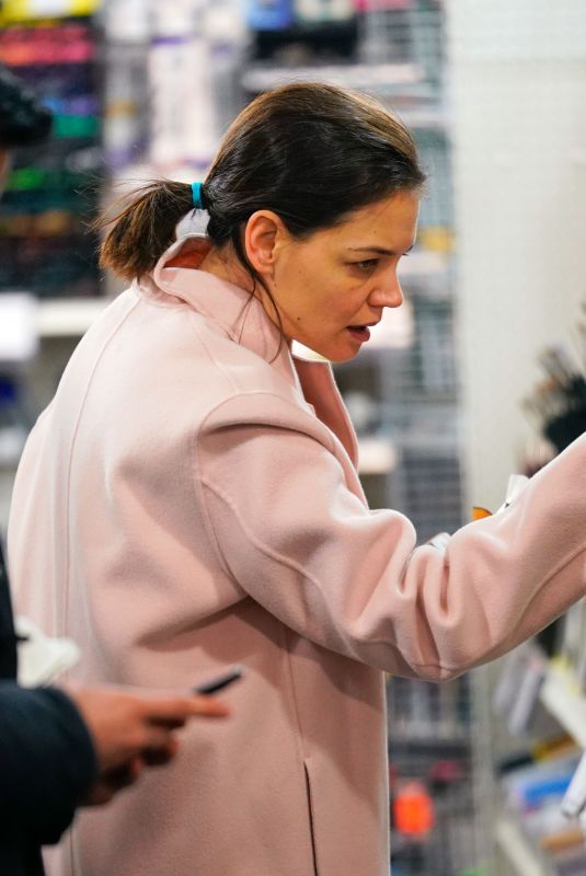 KATIE HOLMES Out Shopping in New York 01/15/2019
