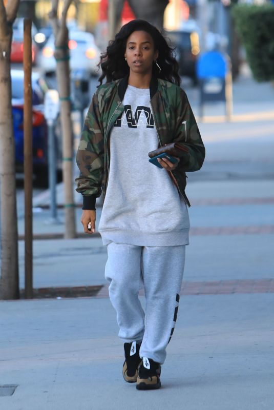 KELLY ROWLAND Out and About in Los Angeles 01/01/2019