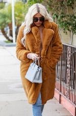 KHLOE KARDASHIAN Out and About in Sherman Oaks 01/07/2019