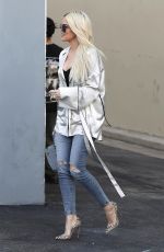 KOURTNEY and KHLOE KARDASHIAN Leaves a Studio in Calabasas 01/09/2019