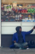LANA DEL REY Buys Soda for a Homeless Man in Los Angeles 01/17/2019