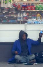 LANA DEL REY Buys Soda for a Homeless Man in Los Angeles 01/17/2019