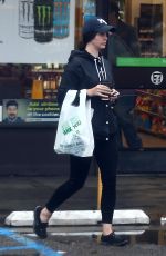 LANA DEL REY Buys Soda for a Homeless Man in Los Angeles 01/17/2019