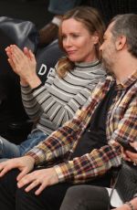LESLIE MANN at LA Lakers vs Phoenix Suns Game in Los Angeles 01/27/2019