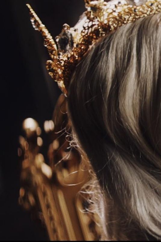LOREN GRAY - Queen Single Official