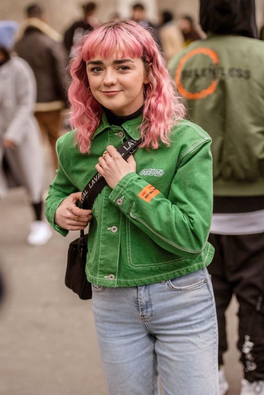 MAISIE WILLIAMS Out and About in Paris 01/15/2019