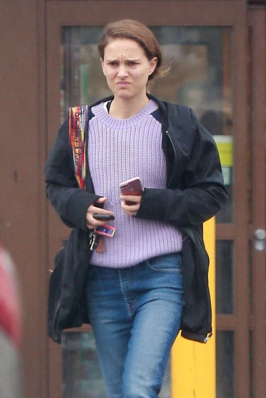 NATALIE PORTMAN Ount and About in Los Feliz 01/14/2019