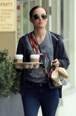 NATALIE PORTMAN Out for Coffee in Los Feliz 01//07/2019