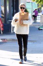NATALIE PORTMAN Out for Grocery Shopping in Los Feliz 01/04/2019