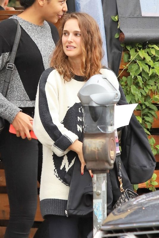 NATALIE PORTMAN Out to Lunch in Los Angeles 01/17/2019