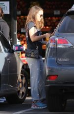 NATALIE PORTMAN Shopping for Groceries in Los Feliz 01/24/2019