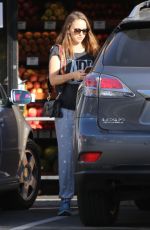 NATALIE PORTMAN Shopping for Groceries in Los Feliz 01/24/2019
