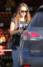 NATALIE PORTMAN Shopping for Groceries in Los Feliz 01/24/2019