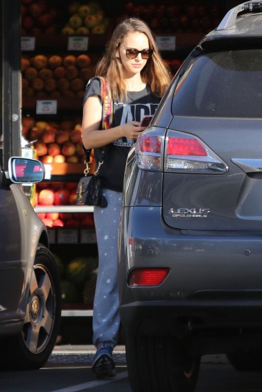 NATALIE PORTMAN Shopping for Groceries in Los Feliz 01/24/2019