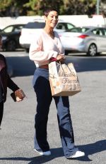 NICOLE MURPHY Shopping at Bristol Farms in Beverly Hills 01/23/2019