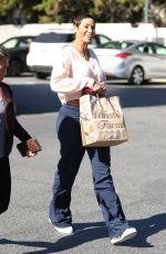 NICOLE MURPHY Shopping at Bristol Farms in Beverly Hills 01/23/2019