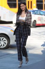 NICOLE WILLIAMS at Zinque Cafe in West Hollywood 01/23/2019