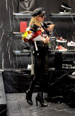 PARIS HILTON Shopping at Philipp Plein in Milan 01/11/2019