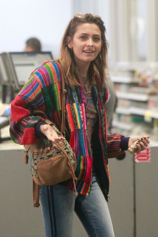 PARIS JACKSON Shopping at Walgreens in Hollywood 01/30/2019