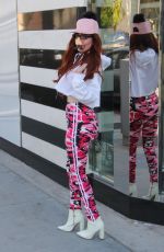 PHOEBE PRICE Shopping at Sephora in Beverly Hills 01/24/2019