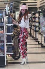PHOEBE PRICE Shopping at Sephora in Beverly Hills 01/24/2019