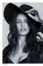Pregnant AMANDA WELSH in Madame Figaro< January 2019