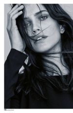 Pregnant AMANDA WELSH in Madame Figaro< January 2019
