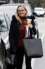 REESE WITHERSPOON Out for Breakfast at Le Pain Quotidien in Brentwood 01/16/2019