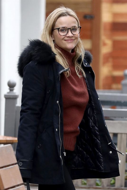 REESE WITHERSPOON Out for Breakfast at Le Pain Quotidien in Brentwood 01/16/2019