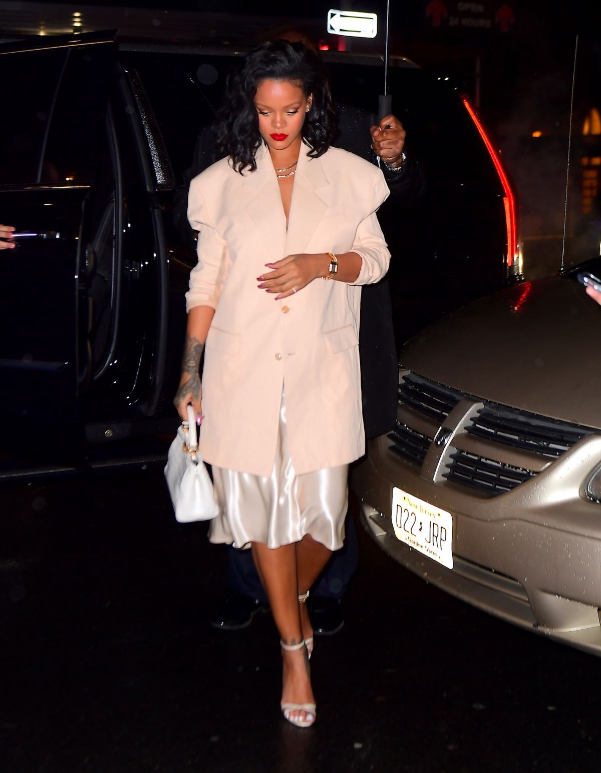 RIHANNA Out for Dinner in New York 01/29/2019 – HawtCelebs