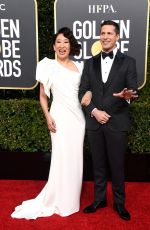 SANDRA OH and Andy Samberg at 2019 Golden Globe Awards in Beverly Hills 01/06/2019
