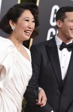 SANDRA OH and Andy Samberg at 2019 Golden Globe Awards in Beverly Hills 01/06/2019