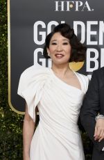 SANDRA OH and Andy Samberg at 2019 Golden Globe Awards in Beverly Hills 01/06/2019