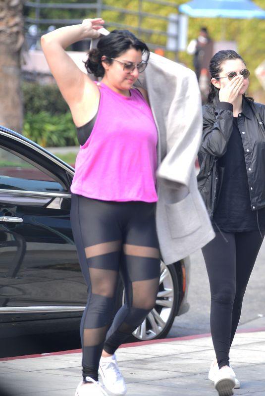 SELENA GOMEZ Arrives at Starbucks in Los Angeles 01/29/2019