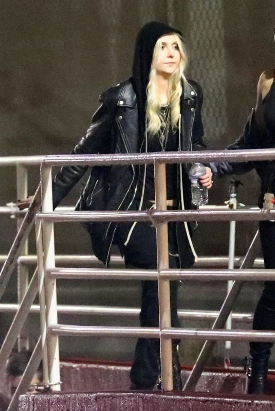 TAYLOR MOMSEN Leaves I Am the Highway: A Tribute to Chris Cornell Concert in Inglewood 01/16/2019