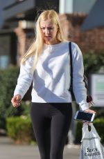 AVA SAMBORA Shopping at See