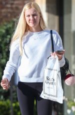 AVA SAMBORA Shopping at See