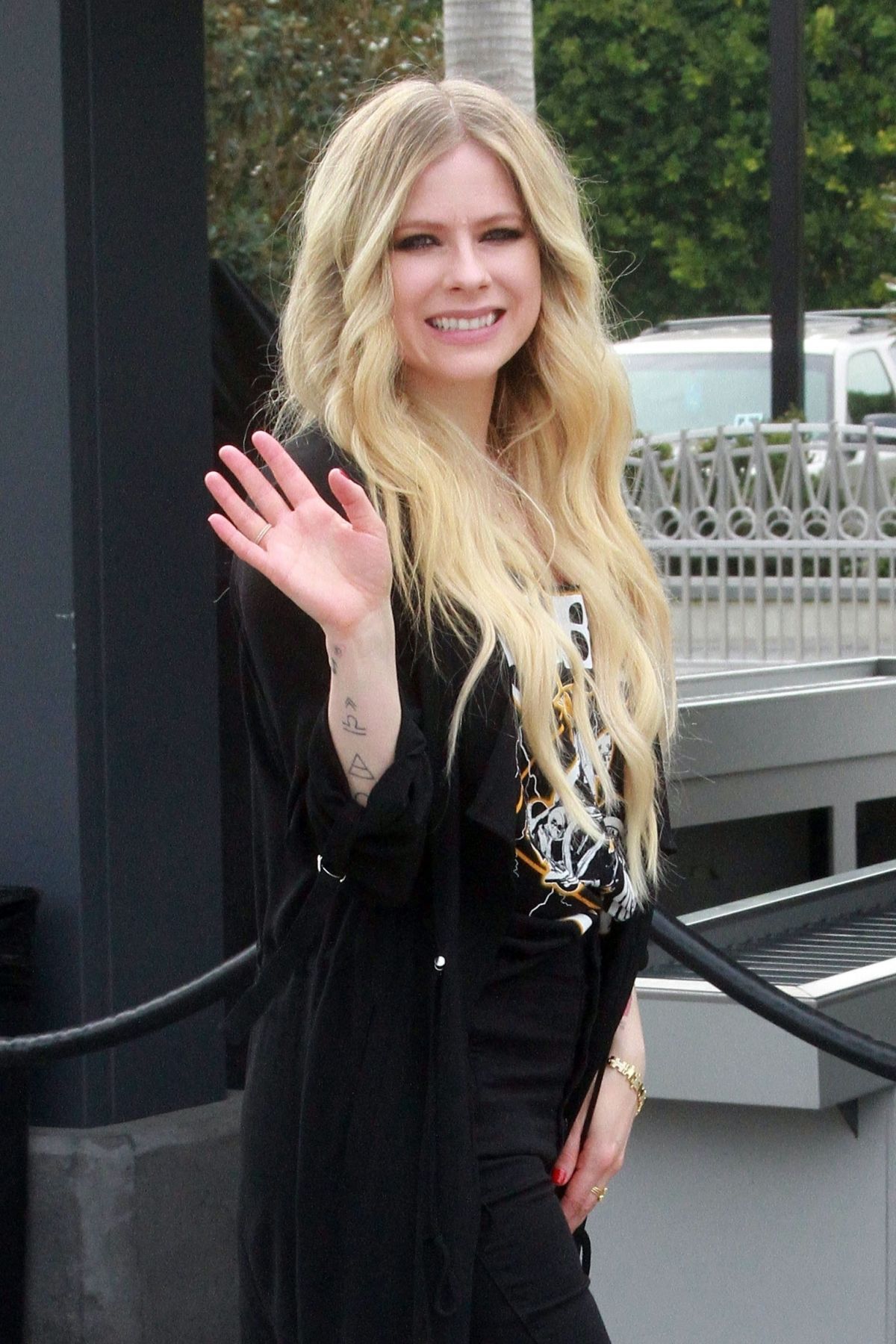 AVRIL LAVIGNE at Extra at Universal Studios in Hollywood 02/27/2019 – HawtCelebs1200 x 1800